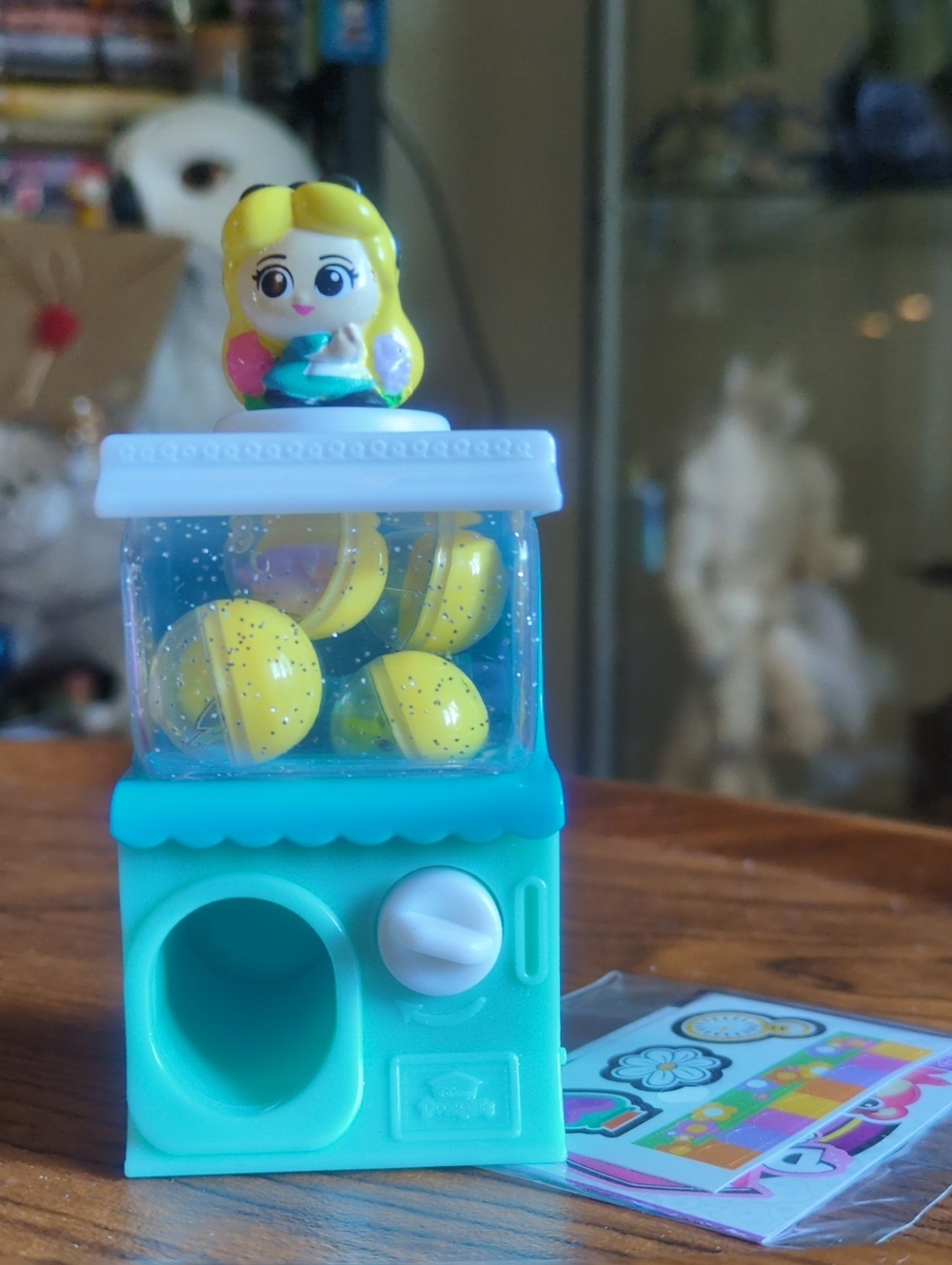 Disney's Alice In Wonderland Doorable Toy Vending Machine